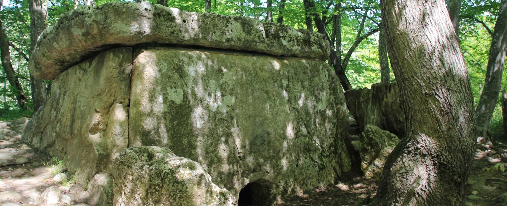 Dolmens stones what is it?